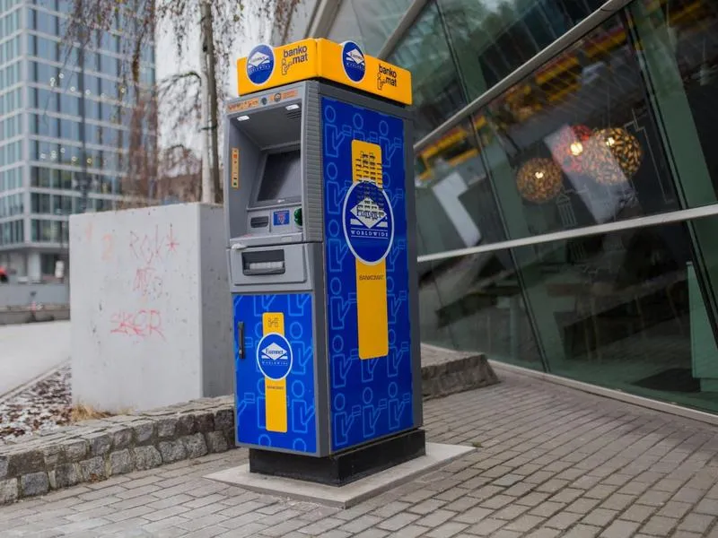 Gdzie wypłacić euro z bankomatu? Przewodnik po najlepszych lokalizacjach
