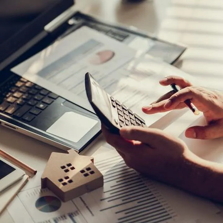 Jakie Koszty Przy Zakupie Mieszkania Trzeba Brać Pod Uwagę? Opłaty Notarialne, Taksa i Inne Wydatki Przy Kupnie Domu