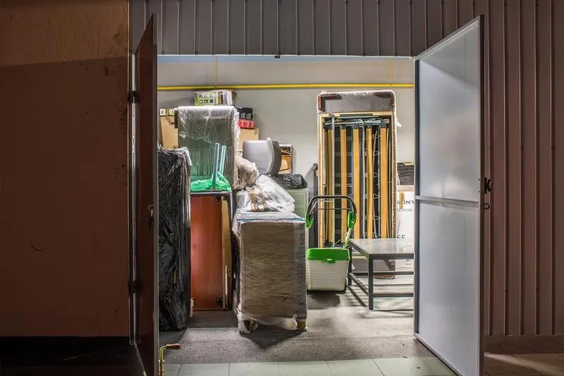 Standardy i normy bezpieczeństwa magazynowego